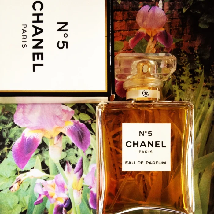 Chanel N°5 Eau de Parfum for Women - Image 2